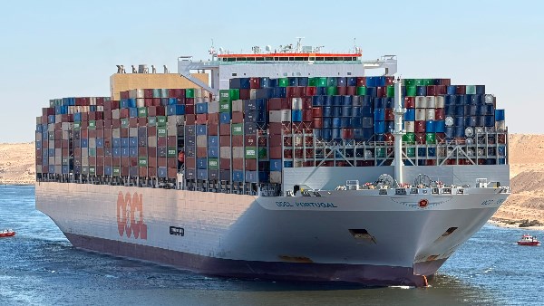 فاصيل عبور سفينة الحاويات العملاقة OOCL PORTUGAL قناة السويس