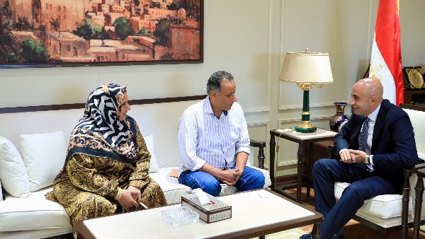 نادر و صالحة في مكتب وزير التعليم