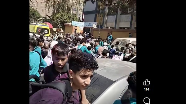 سقوط بوابة مدرسة