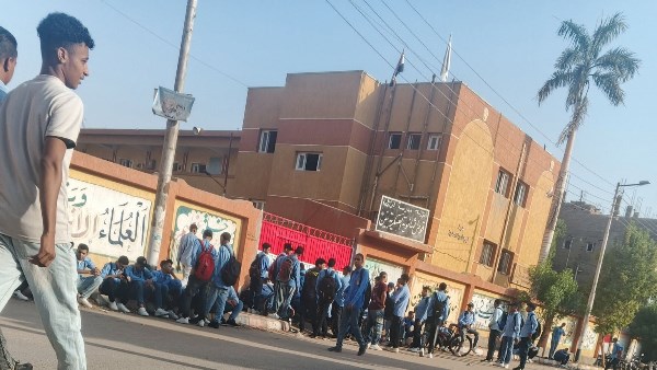 منع دخول الطلاب للمدرسة