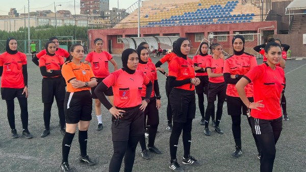 حكمات كرة القدم