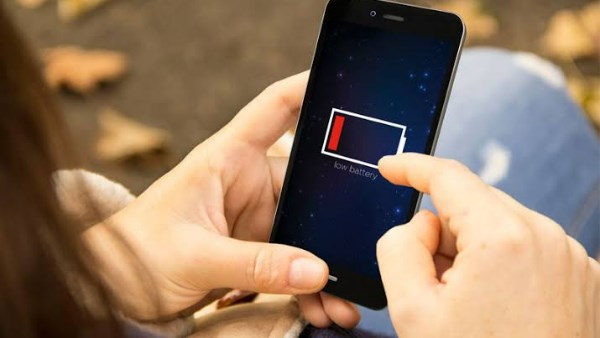 دليلكِ العملي.. خطوات ذكية لمنع نفاذ بطارية هاتفكِ أثناء العمل والتنقل دليلكِ العملي.. خطوات ذكية لمنع نفاذ بطارية هاتفكِ أثناء العمل والتنقل