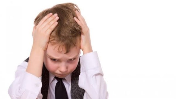 ول أسبوع مدرسة.. أخطاء تقع فيها الأمهات دون قصد.. استشاري أطفال يحذر  