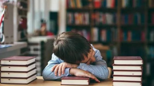 طفلك بيمرض أول ما الدراسة تبدأ؟ 6 أخطاء تضعف مناعته دون أن تعرفي 