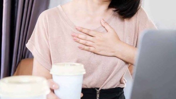 بعد فنجان القهوة.. لماذا تشعرين بالخفقان أحيانًا؟ 