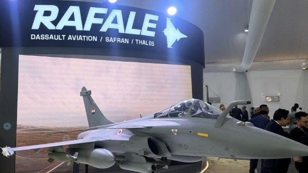 فرنسا تستعرض أحدث صناعاتها الدفاعية في معرض العلمين