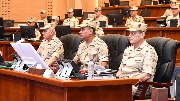وزير الدفاع يشهد تنفيذ المرحلة الرئيسية لمشروع مراكز القيادة الاستراتيجي التعبوي بنطاق الجيش الثالث الميداني.. فيديو وصور