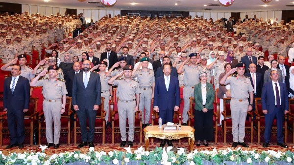 القوات المسلحة بالتعاون مع وزارة الاتصالات تنظمان مراسم حفل تخرج دورة برنامج التدريب الاحترافي لعدد من المجندين من معهد تكنولوجيا المعلومات