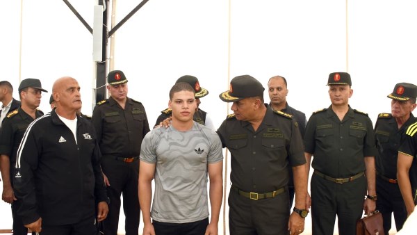 وزير الدفاع يتفقد اختبارات القبول بالأكاديمية العسكرية المصرية والكليات العسكرية