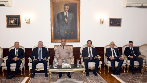 الرئيس ينيب وزير الدفاع للمشاركة في إحياء الذكرى السنوية لرحيل الزعيم جمال عبد الناصر