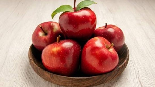 ضع ثمرة منها فى لانش بوكس..فوائد تناول التفاح يوميًا