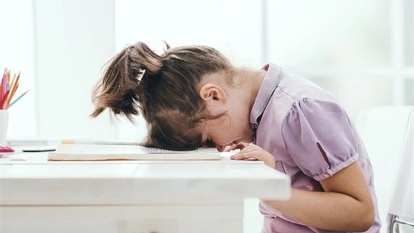 تخلى طفلك حاسس بالتخمة والخمول..أطعمة تجنبيها فى اللانش بوكس