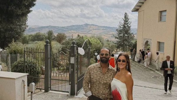 امينة خليل تخطف الانظار رفقة زوجها 