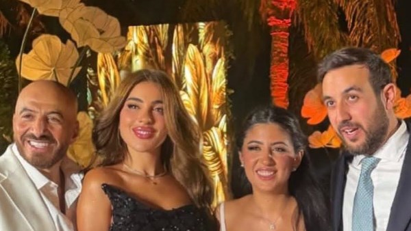 زوجة مجدى الهوارى رفقته فى حفل خطوبة ابنته
