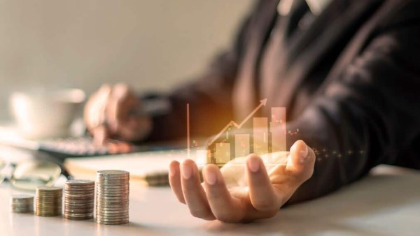 نداء عاجل من نشأت الديهي لرجال الأعمال والصناعة في مصر 