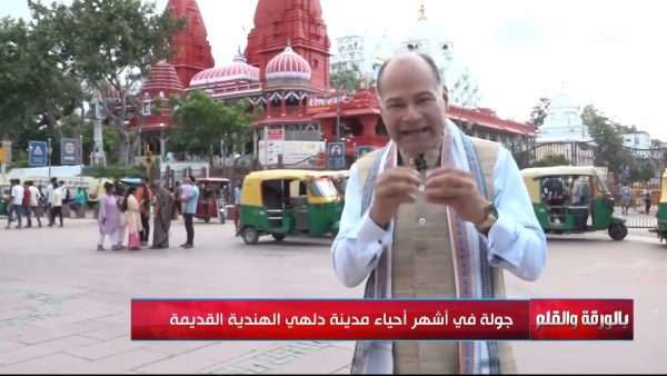 نشأت الديهي يتفقد أحياء دلهي القديمة ويوثق معالمها التاريخية والدينية
