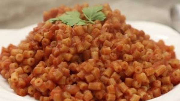 طريقة عمل المكرونة المحمرة بالصلصة