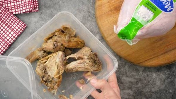 لماذا قد يكون الدجاج خطرًا رغم أن رائحته طبيعية؟