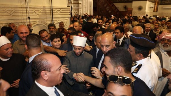 وزير الأوقاف ومحافظ الشرقية يؤديان صلاة الجمعة بمسجد الفتح بالزقازيق