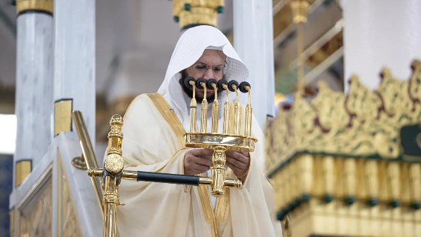 إمام وخطيب المسجد النبوي
