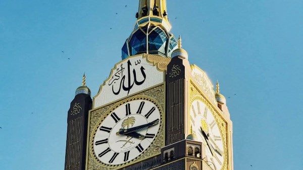 داخل هلال برج الساعة.. أعلي مصلي في العالم موجود في مكة