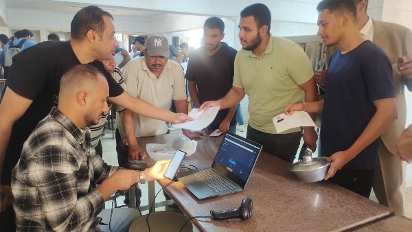 تطبيق منظومة الحضور والغياب إلكترونيًا لتسليم الوجبات الغذائية بالمدن الجامعية