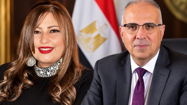 النائبة إليزابيث شاكر