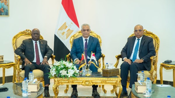 "جمبلاط" يستقبل وزير الدولة ورئيس المكتب العسكري لرئيس أنجولا لبحث أوجه التعاون المشترك