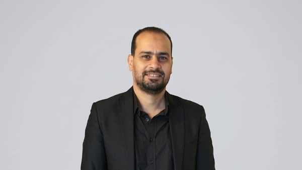 الكاتب الصحفي عادل نصار 