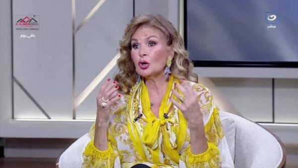 الفنانة يسرا