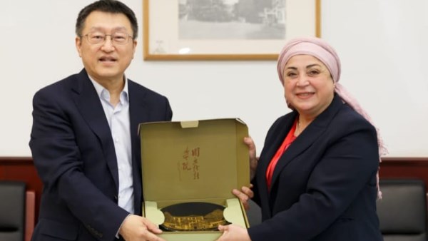 نبيلة حسن فى زيارة الصين