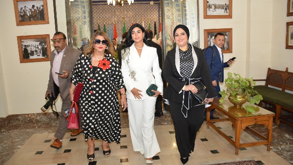 كارولين عزمي