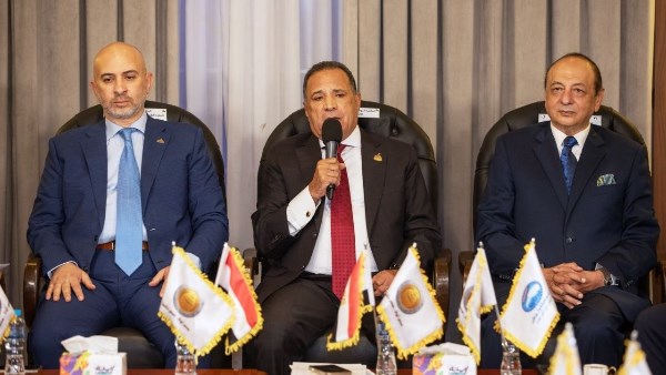 «الشعب الجمهوري» ينظم صالونًا سياسيًا لمناقشة تعزيز دور الإدارة المحلية في التنمية المستدامة