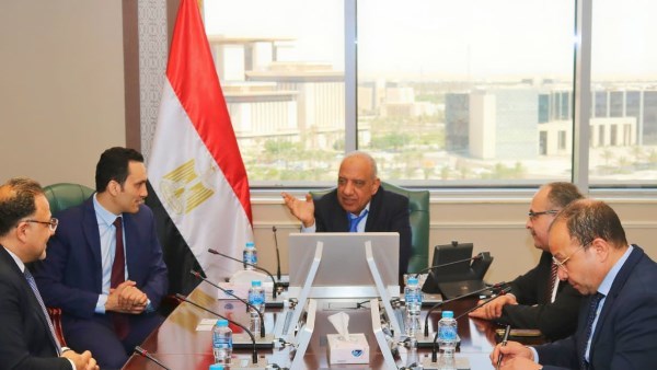  الدكتور محمود عصمت وزير الكهرباء والطاقة المتجددة