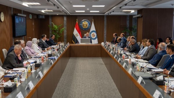 المهندس كريم بدوي وزير البترول خلال الجمعية العامة للشركة المصرية القابضة للغازات الطبيعية