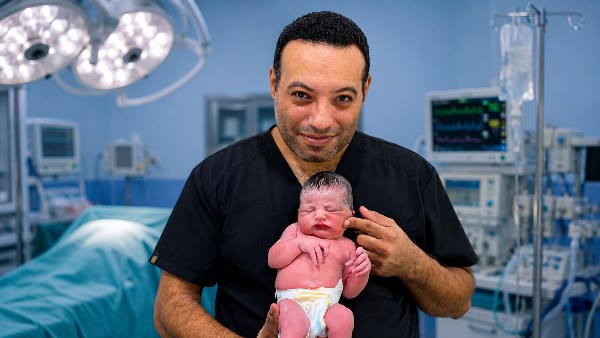 خطر القبلة الأولى للمواليد