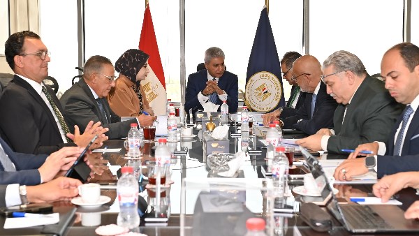 وزير السياحة والآثار 