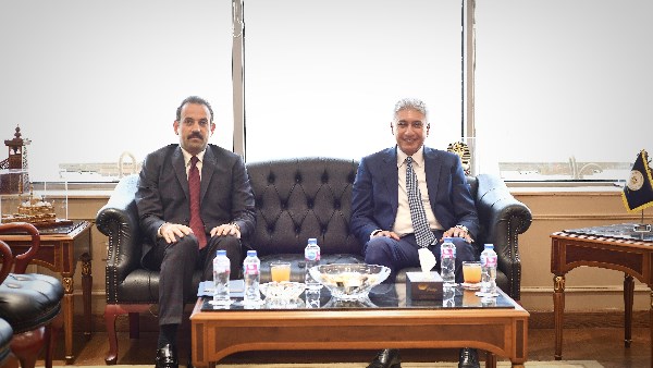 وزير السياحة والآثار 