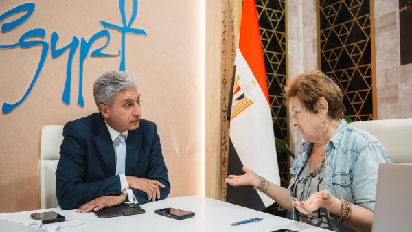 وزير السياحة والآثار 