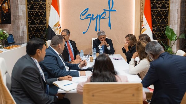 وزير السياحة والآثار 