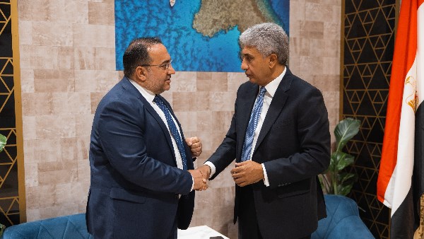 وزير السياحة والآثار 