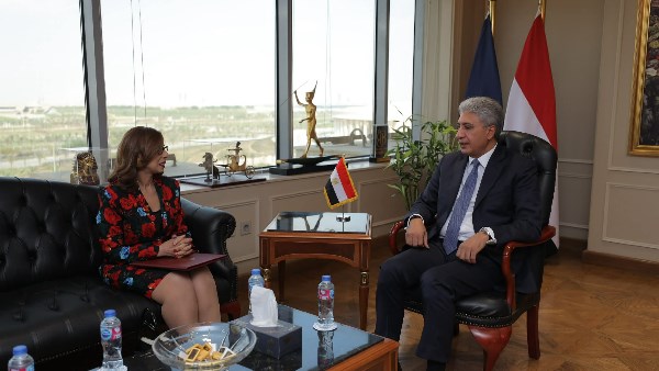 وزير السياحة والآثار 