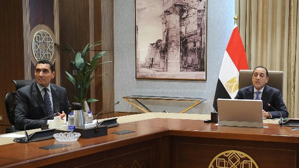 رئيس الوزراء يلتقي وزير الشباب