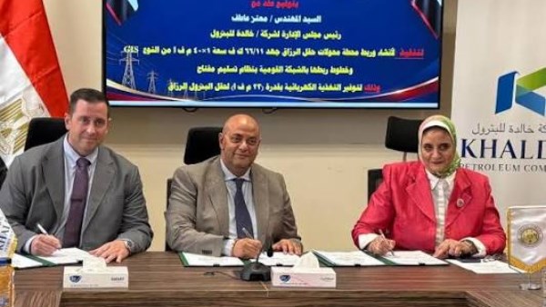 المصرية لنقل الكهرباء" توقع عقدًا لإنشاء محطة محولات حقل الرزاق
