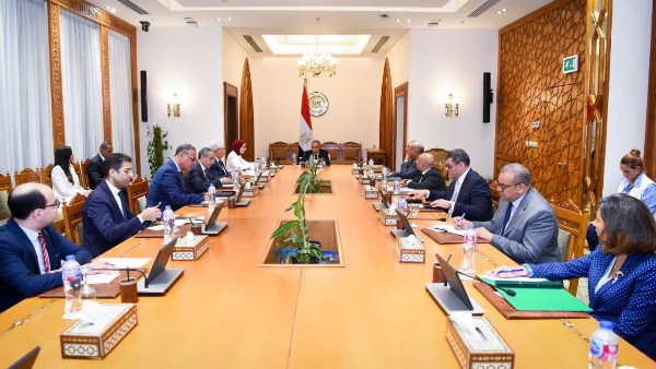 وزير الخارجية يعقد اجتماعًا مع الأمانة التنفيذية لإزالة الألغام