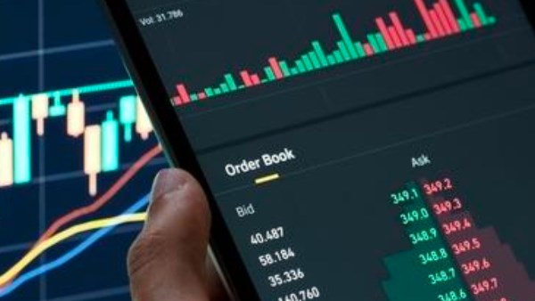 تباطؤ النشاط الاقتصادي في بريطانيا مع تصاعد الضغوط التضخمية تباطؤ النشاط الاقتصادي في بريطانيا مع تصاعد الضغوط التضخمية