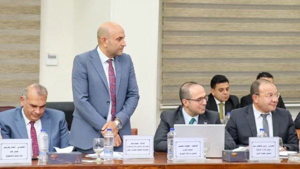 عصمت في ندوة عصمت في ندوة
