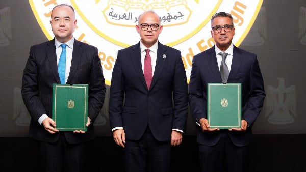 الدكتور محمد فريد وزير الاستثمار والتجارة الخارجية 