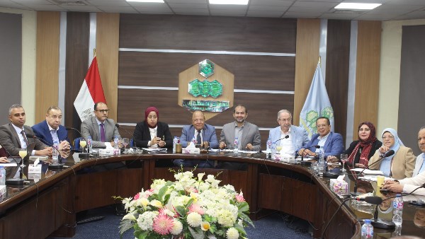 جانب من اجتماع جمعية مستثمري العاشر من رمضان 