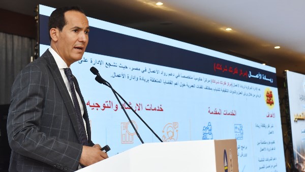 الدكتور  محمد عوض رئيس هيئة الاستثمار 